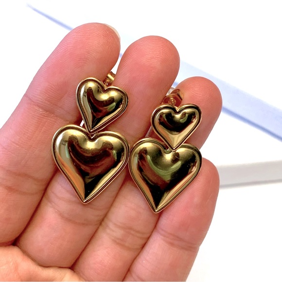 ◾️18k Gold Plated Double Heart Pendant Drop Earrings - Picture 9 of 11